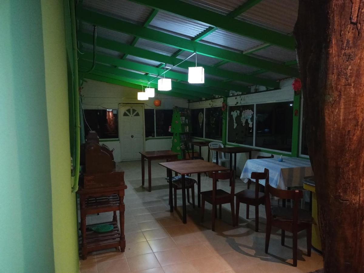 Complejo Aloha Hotel Puerto Piramides Ngoại thất bức ảnh